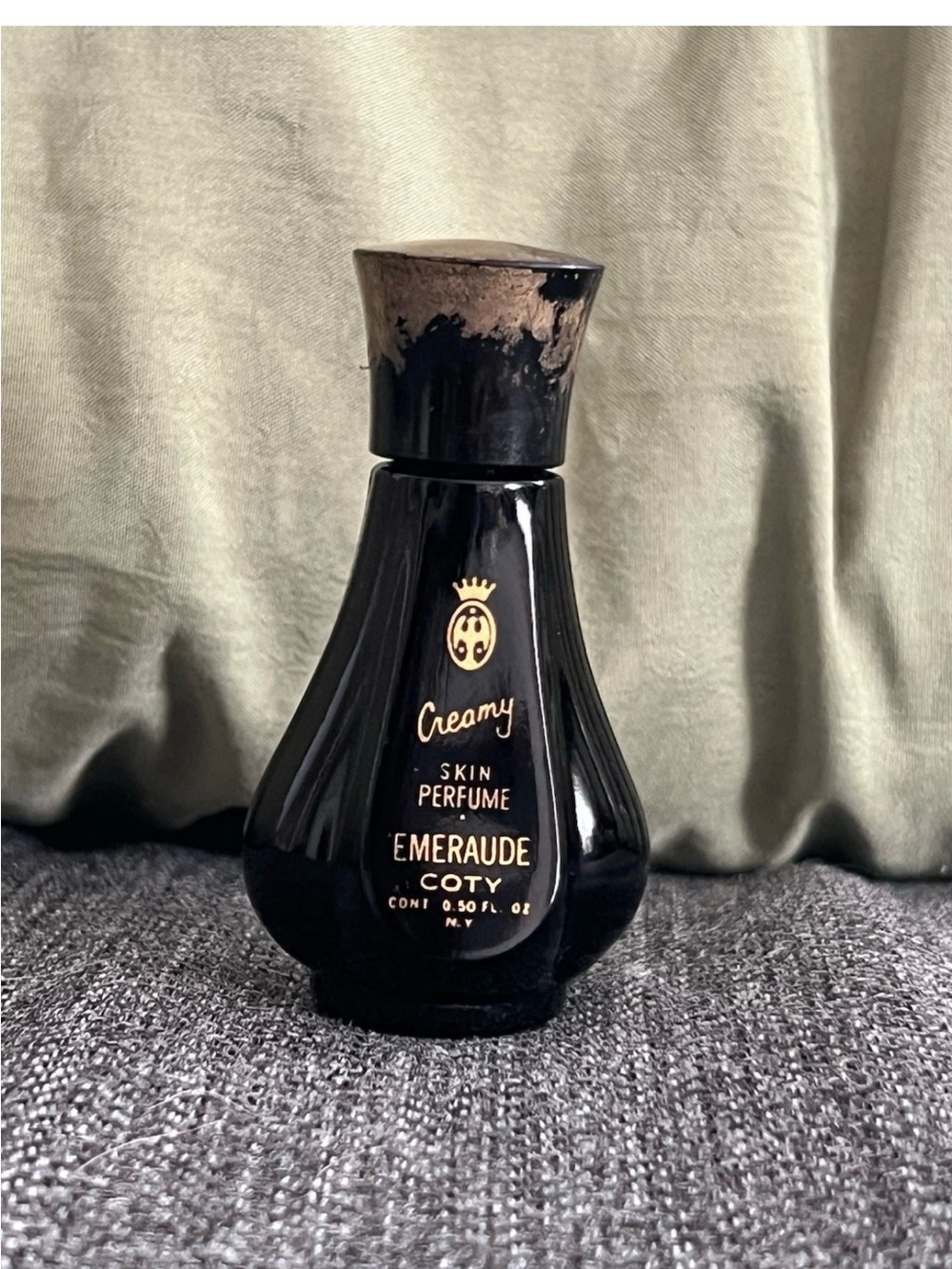 Emeraude Creamy Skin Perfume by — Black Bottle